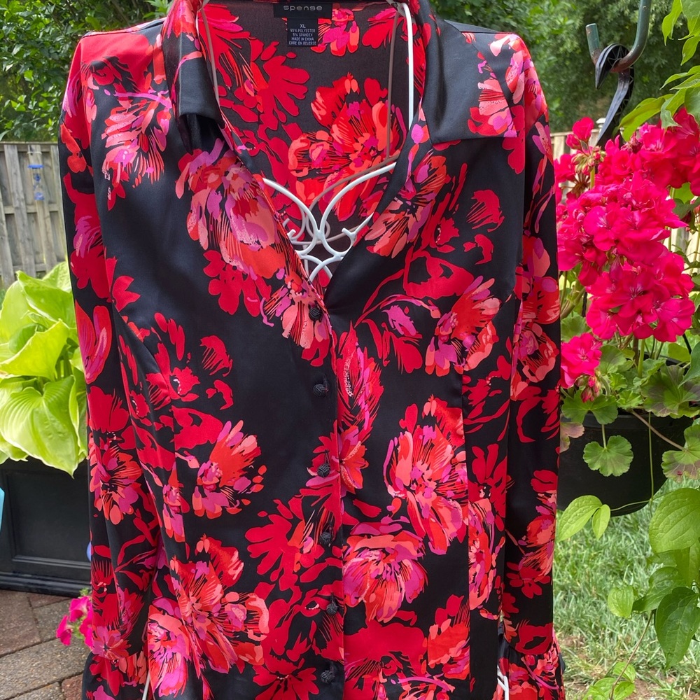 Beautiful Spense black, orange,pink blouse XL